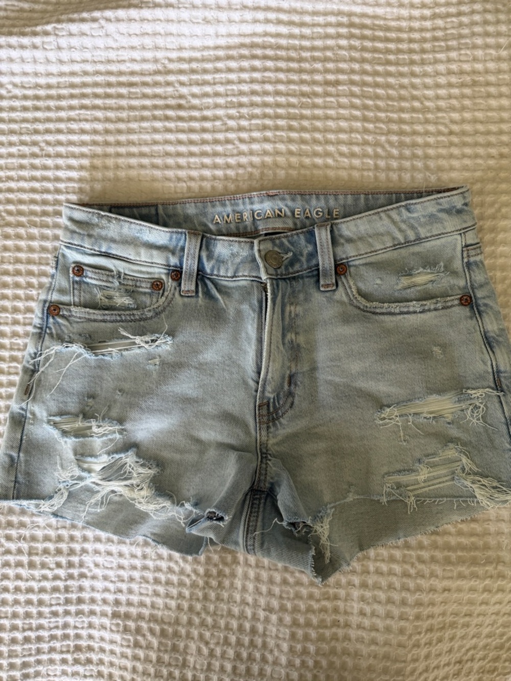 American Eagle Outfitters Light Wash Distressed Denim Shorts Brand New